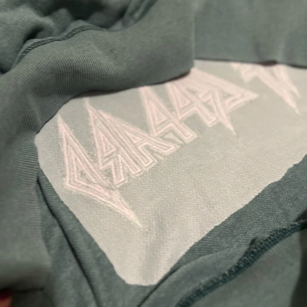Def Leppard Sweatshirt Embroidered Front 90’s Style Distressed Women’s XL - Picture 8 of 9